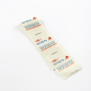 štítky z prateľných tkanín